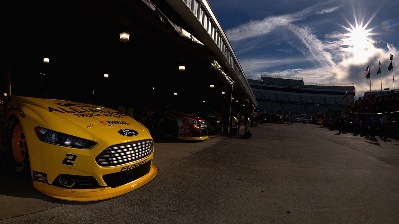 Sights & Sounds: Kicking off the Eliminator Round in Martinsville